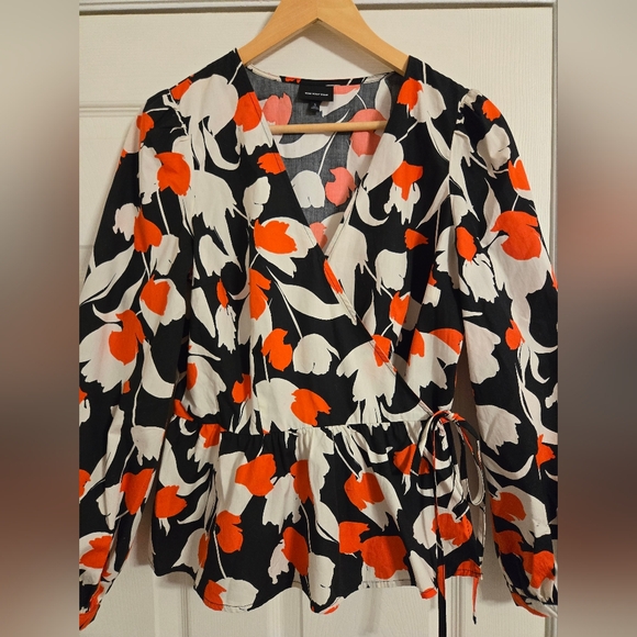 Who What Wear blue floral wrap top size small - Picture 3 of 9